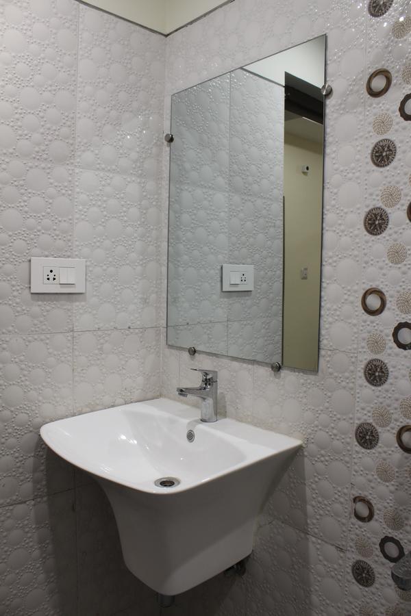 Hotel Grand Gayathri Khammam ภายนอก รูปภาพ