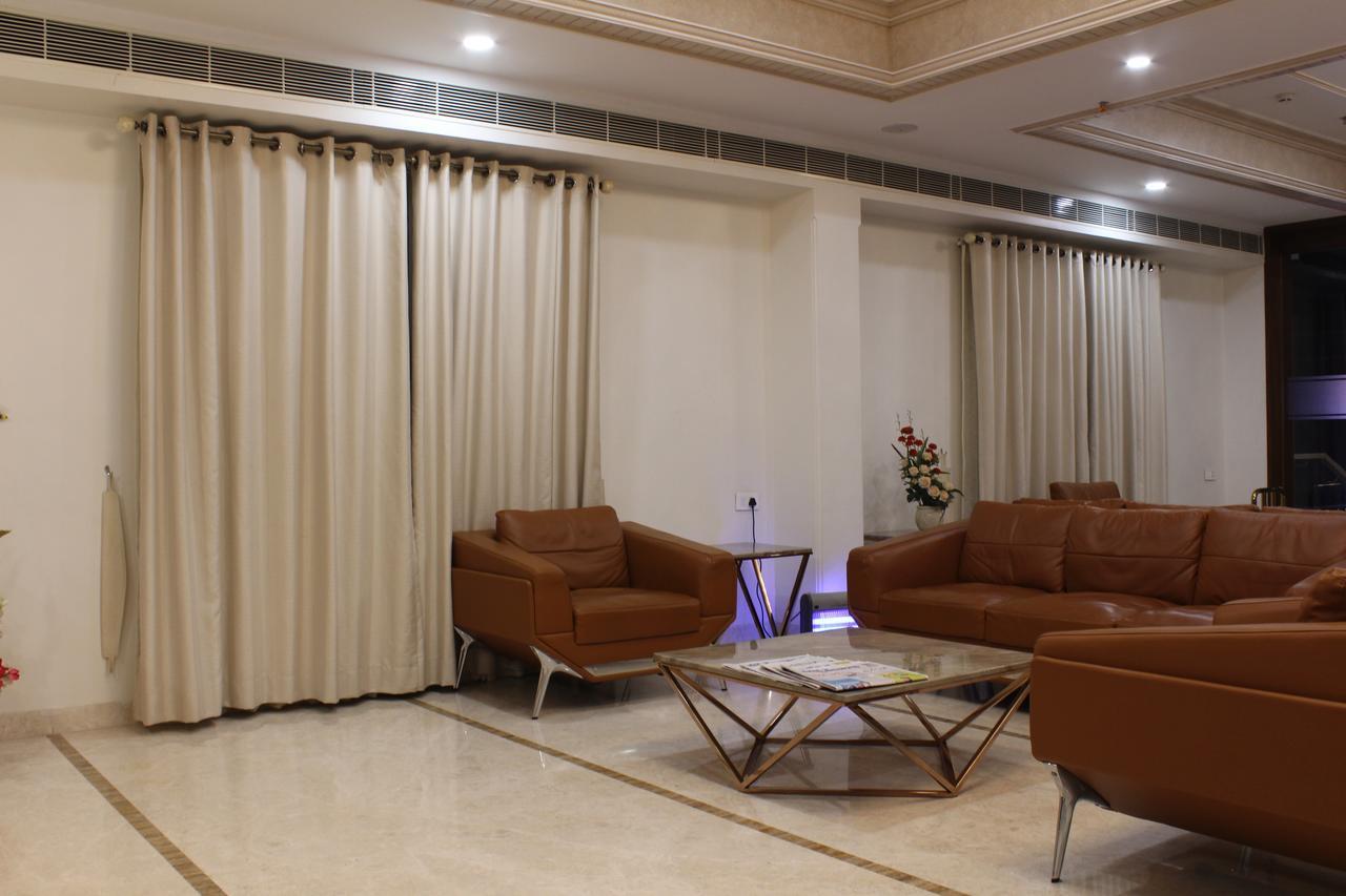 Hotel Grand Gayathri Khammam ภายนอก รูปภาพ
