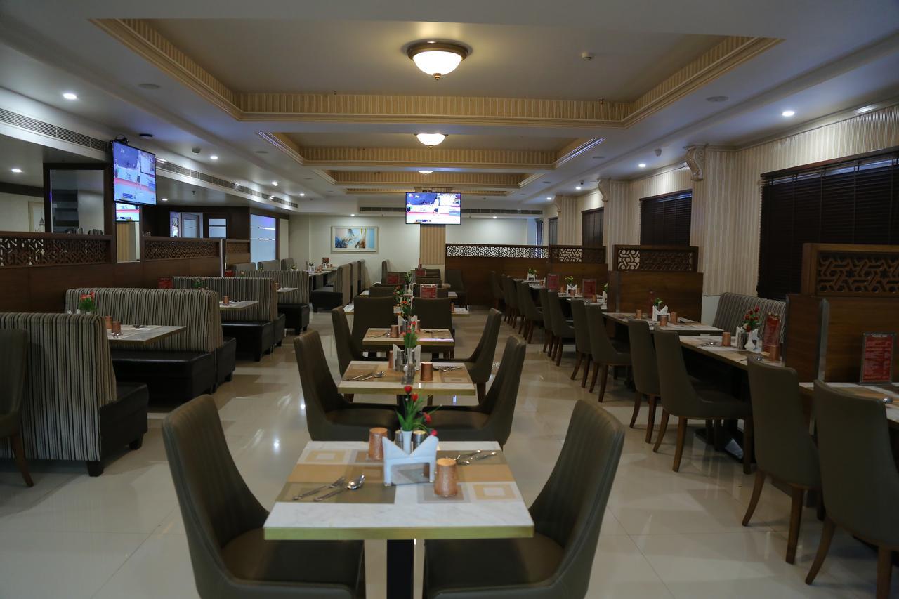 Hotel Grand Gayathri Khammam ภายนอก รูปภาพ