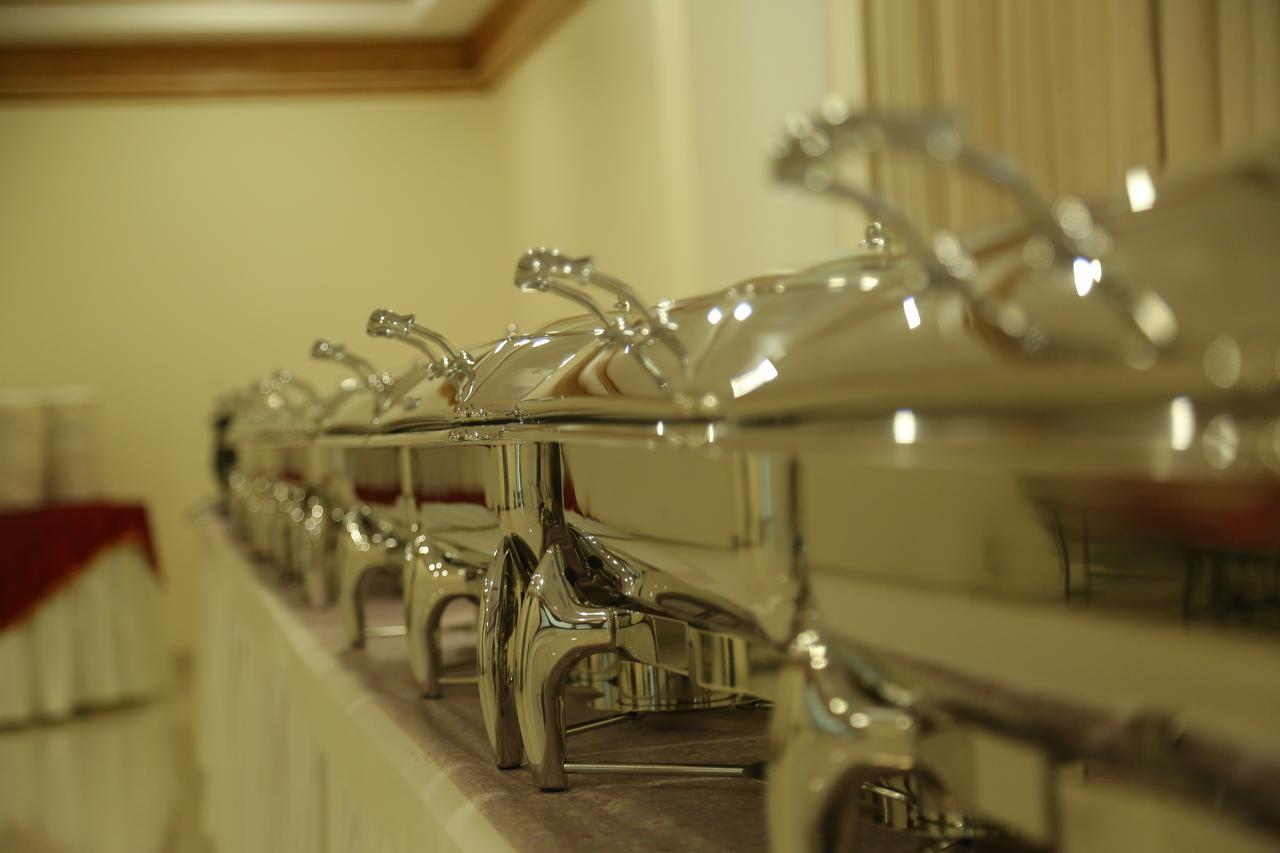 Hotel Grand Gayathri Khammam ภายนอก รูปภาพ