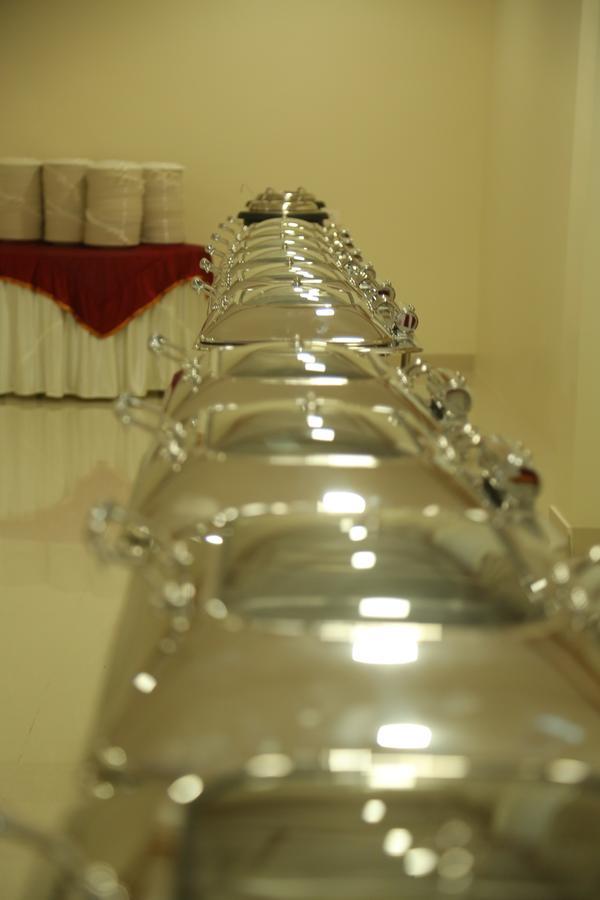 Hotel Grand Gayathri Khammam ภายนอก รูปภาพ