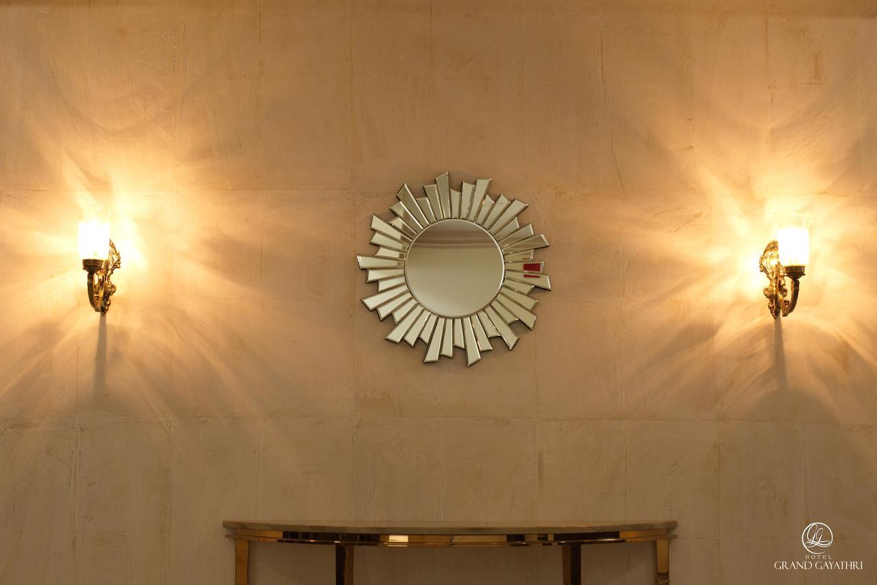 Hotel Grand Gayathri Khammam ภายนอก รูปภาพ