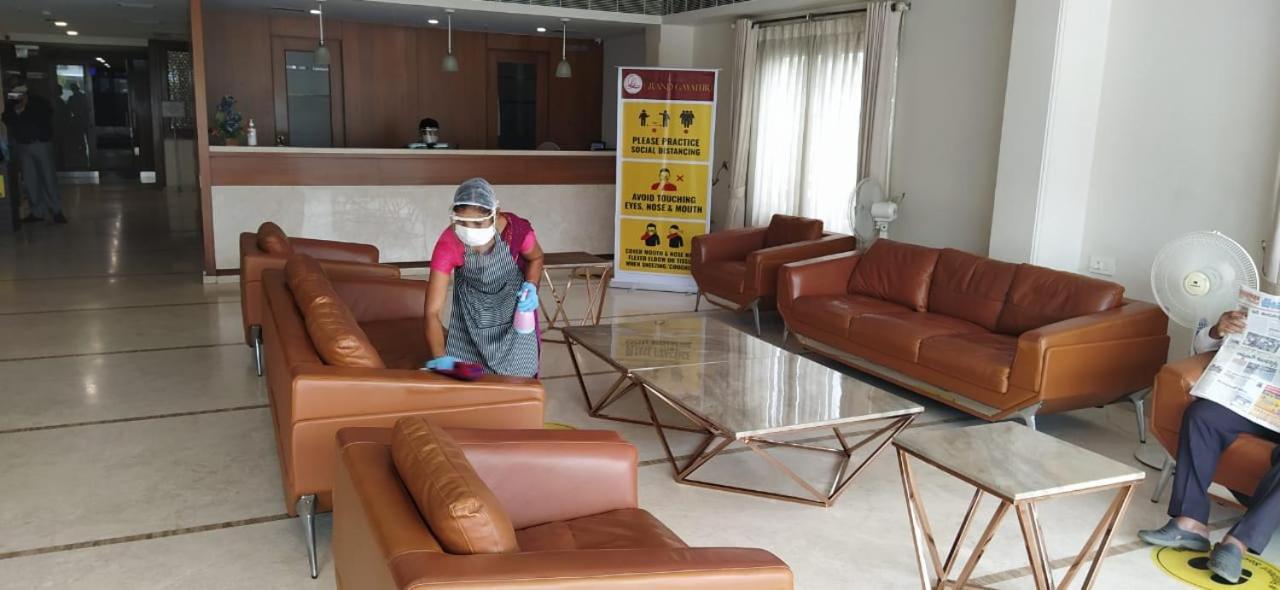Hotel Grand Gayathri Khammam ภายนอก รูปภาพ