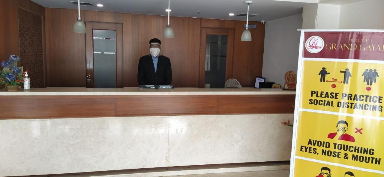 Hotel Grand Gayathri Khammam ภายนอก รูปภาพ